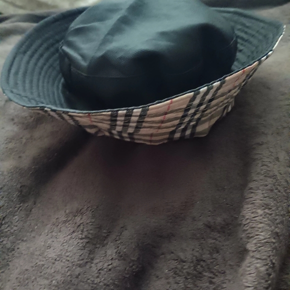 BURBERRY STYLE BUCKET HAT 🪣 - Picture 6 of 16